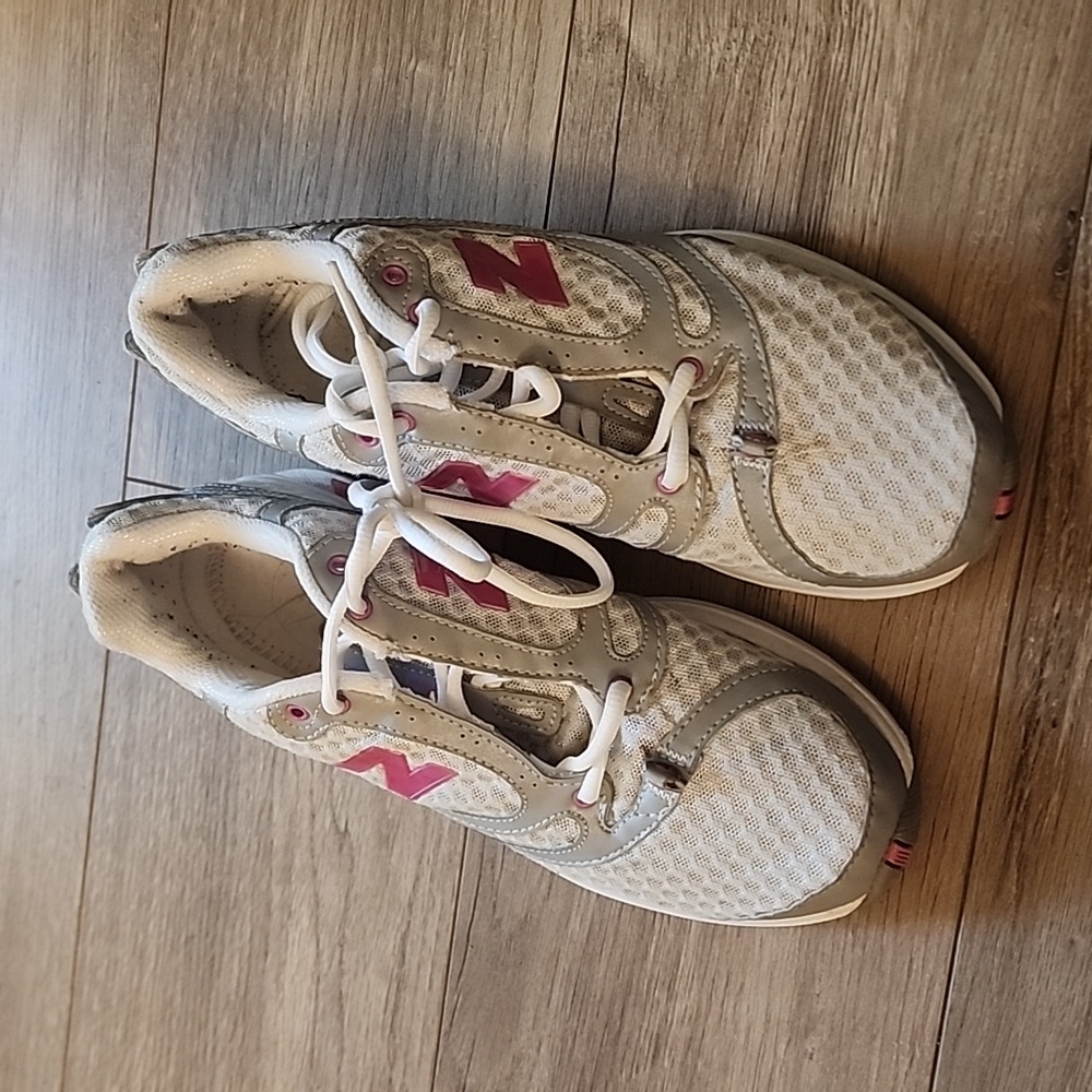 New Balance runners size 7 white & pink